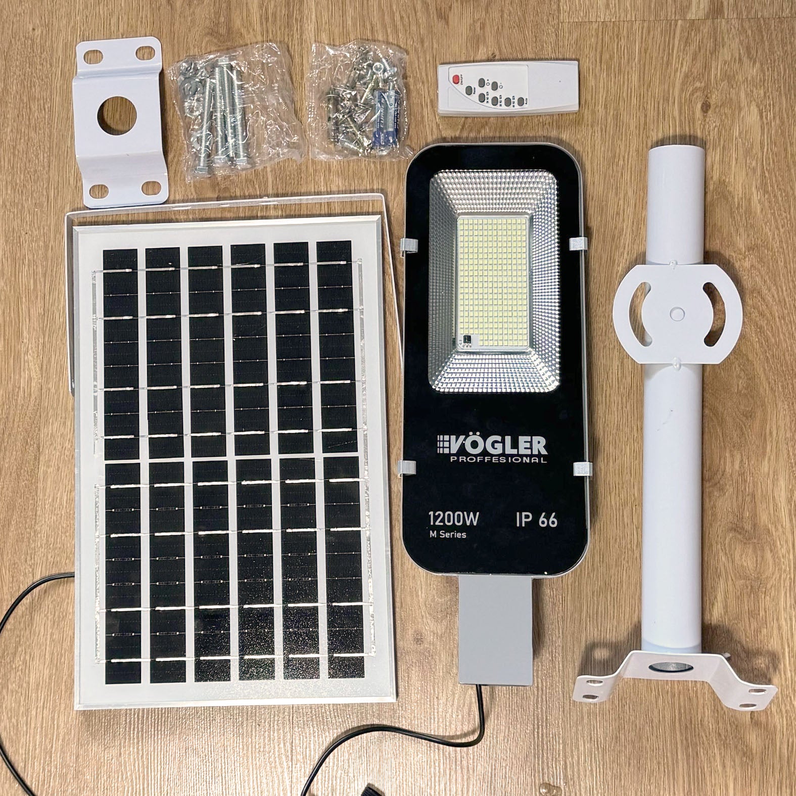 Võimas päikeseenergial töötav lamp, hämardusandur, kaugjuhtimispult, Vögler Professional 1200W